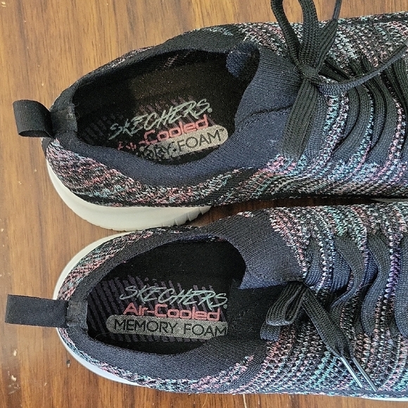 Sketchers Patterned Sneakers - Picture 2 of 7